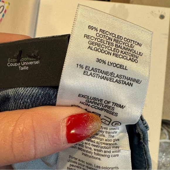 NWT SILVER Jeans 90's Universal Fit High Rise Crop Jean Size 24W - Picture 7 of 7